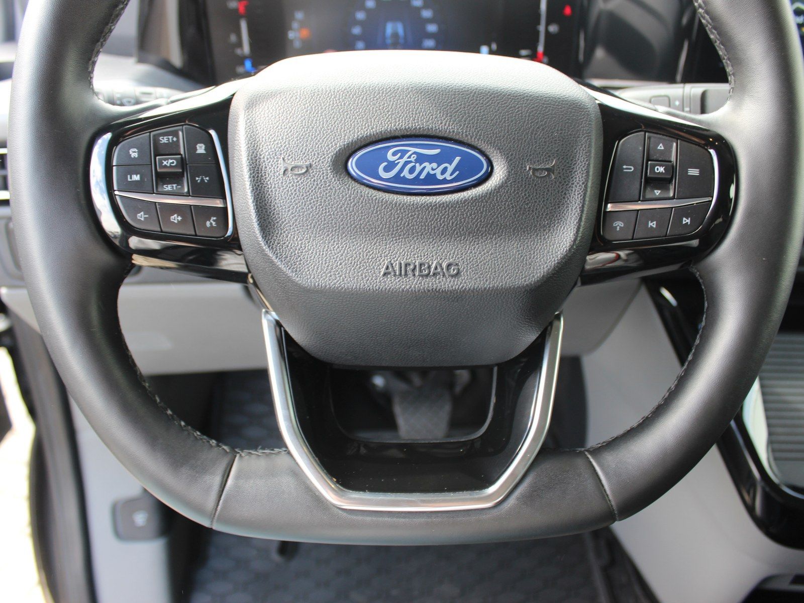 Fahrzeugabbildung Ford Tourneo Custom 320 L1 Tourneo Titanium X AWD
