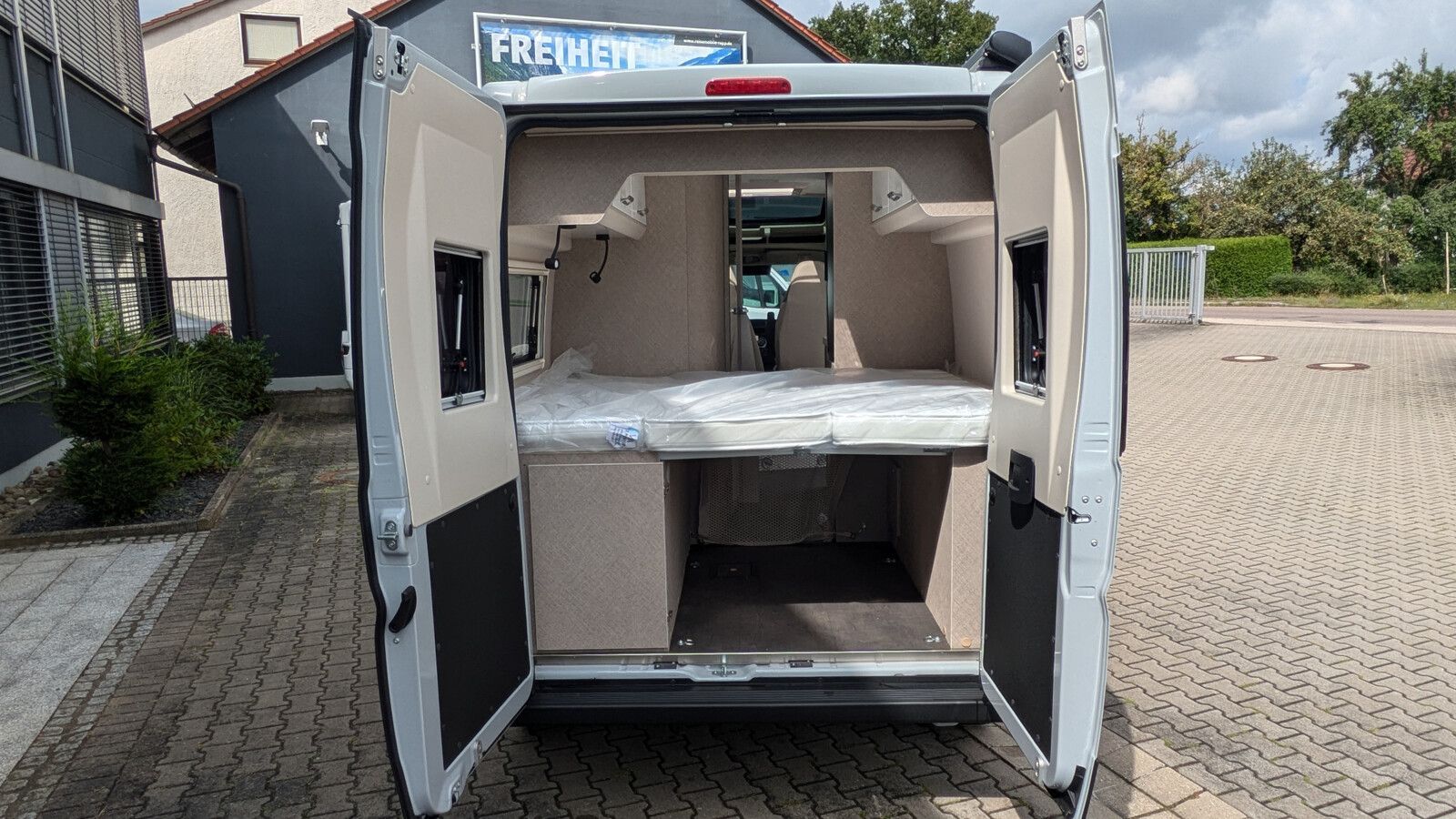 Fahrzeugabbildung Karmann Davis Lifestyle DA 590 LS Panorama Dachfenster