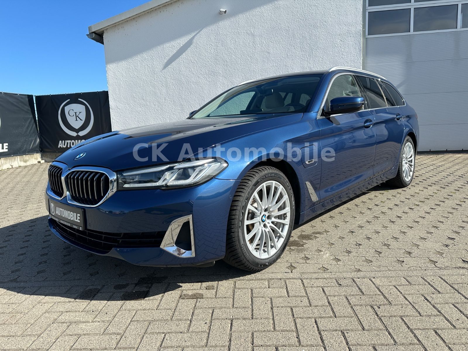 Fahrzeugabbildung BMW 530e xDrive Touring Luxury Line/Pano/LED/Kam/AHK