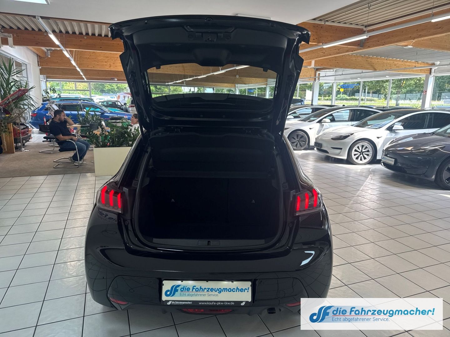 Fahrzeugabbildung Peugeot 208 Allure 1.2 PureTech 100 EU6d Navi LED Apple