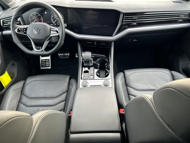 Fahrzeugabbildung Volkswagen Touareg 3.0 V6 TDI R-LINE 4MOTION SOUND AHK NAVI