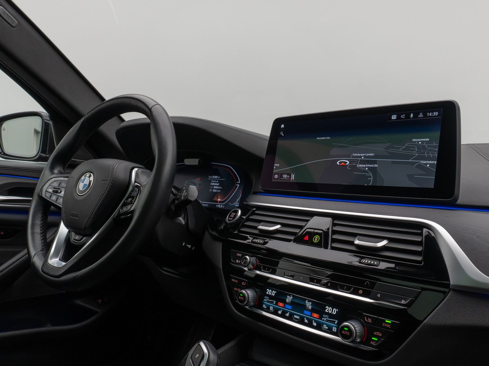 Fahrzeugabbildung BMW 540d xD LuxuryLine Panorama Laser Kamera HUD H/K