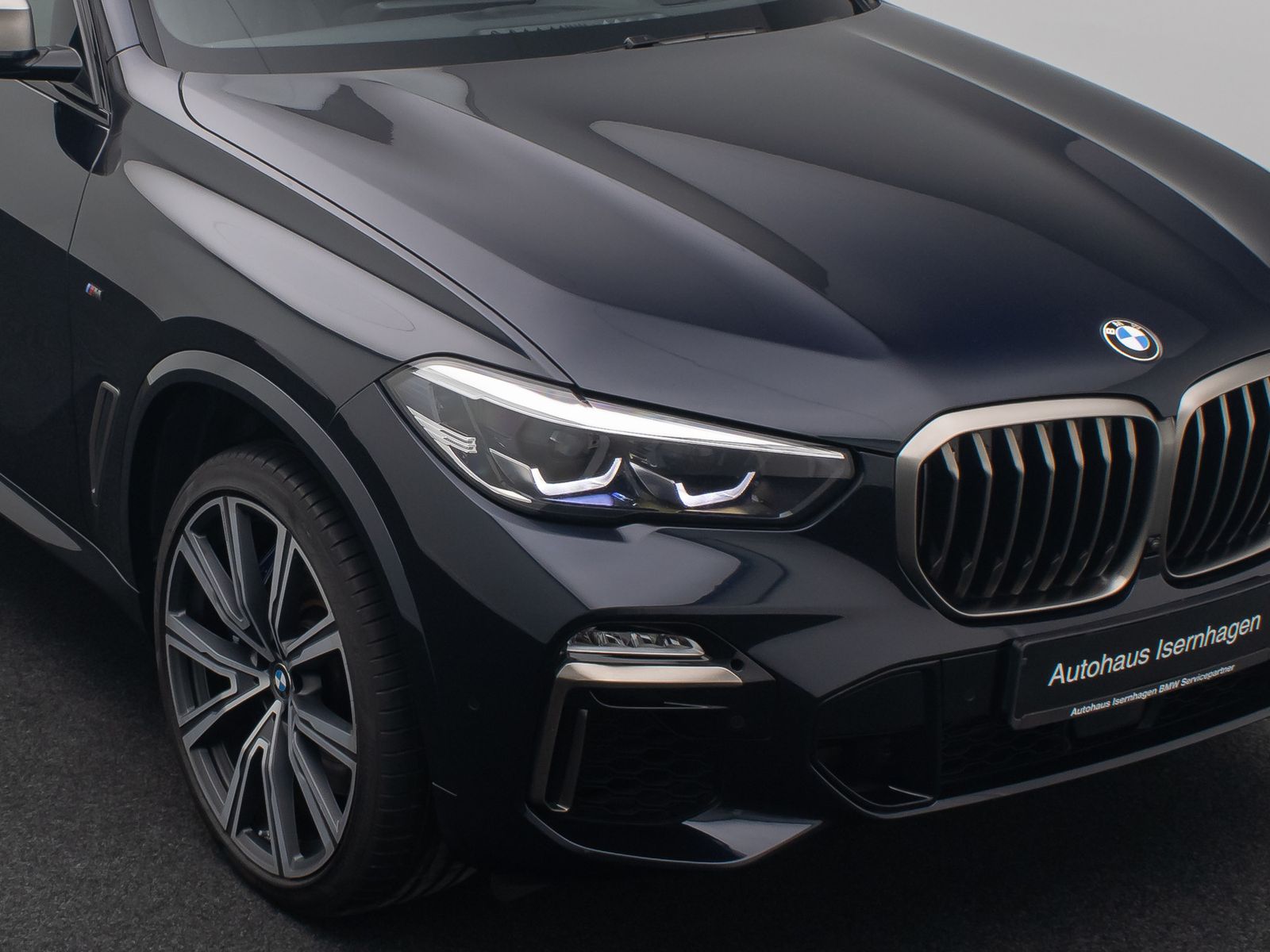 Fahrzeugabbildung BMW X5 M50i B&W Individual 360°HUD DAB Panorama Voll