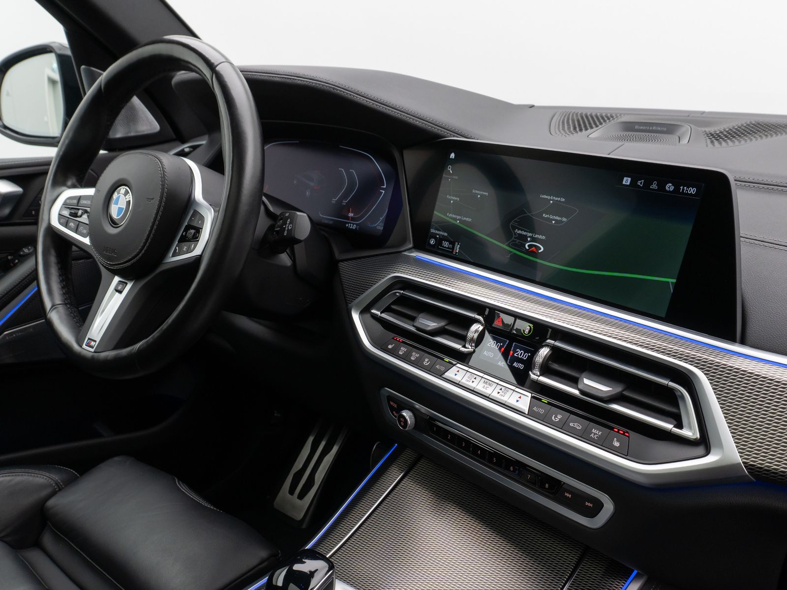Fahrzeugabbildung BMW X5 xD30d M Sport Panorama Laser 360°HUD DAB B&W