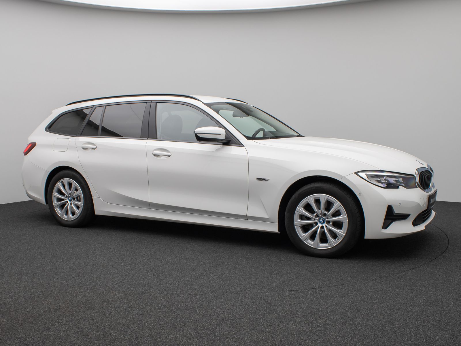 Fahrzeugabbildung BMW 320e Kamera Leder DAB Alarm DrivAssistent Sport
