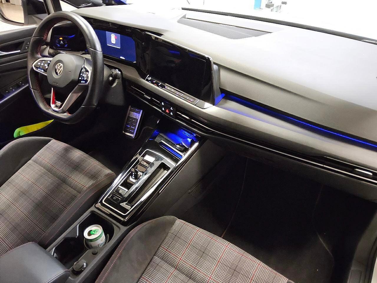 Volkswagen Golf VIII 2.0 TSI GTI Klima Navi Einparkhilfe