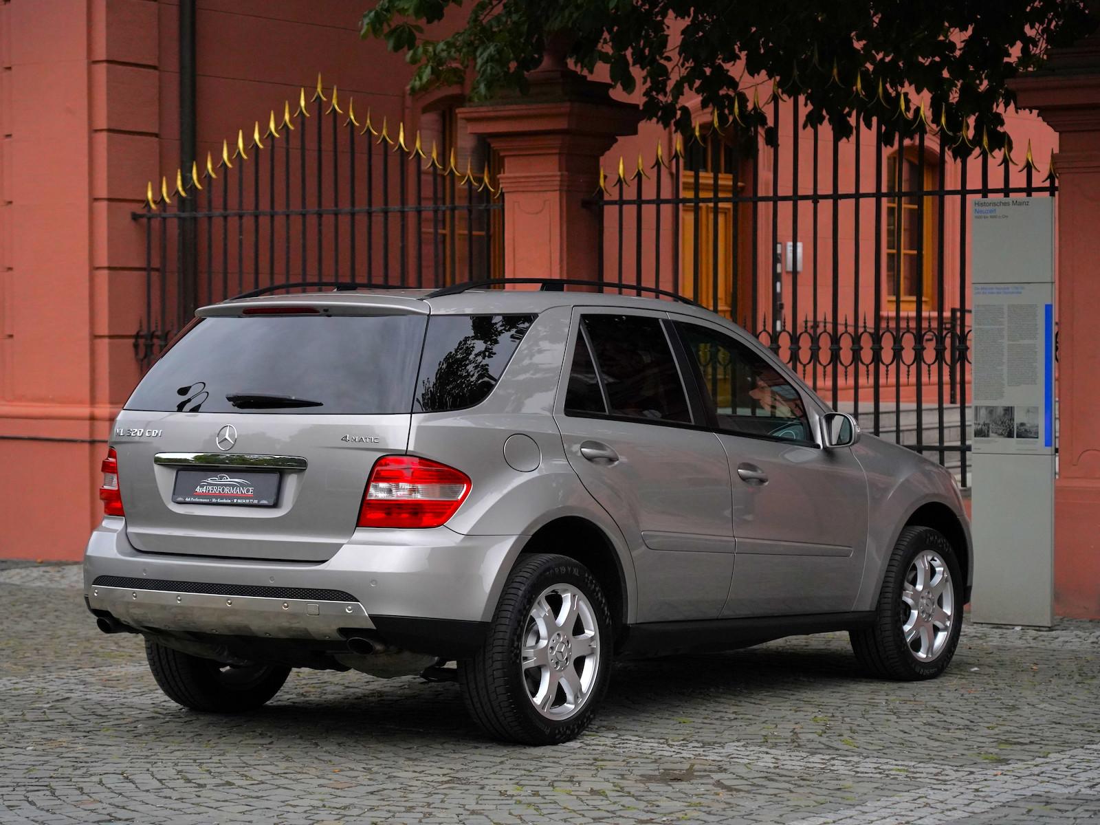Mercedes-Benz ML 320 CDI 4Matic*Carplay~AHK~S-Dach~Luft~Xenon*