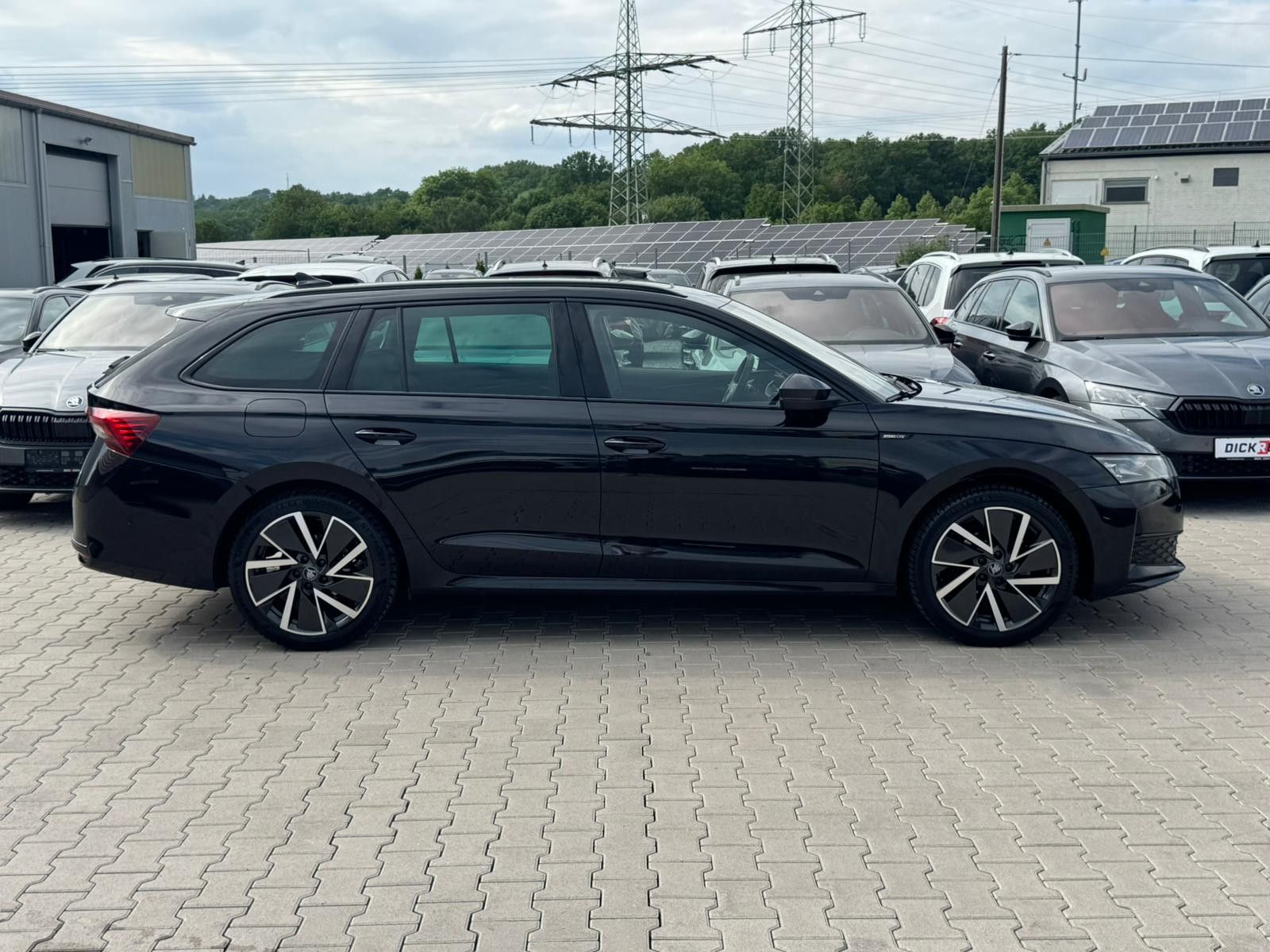Fahrzeugabbildung SKODA Octavia 2.0 DSG Sportline MATRIX*PANO*CANT.*5J.G