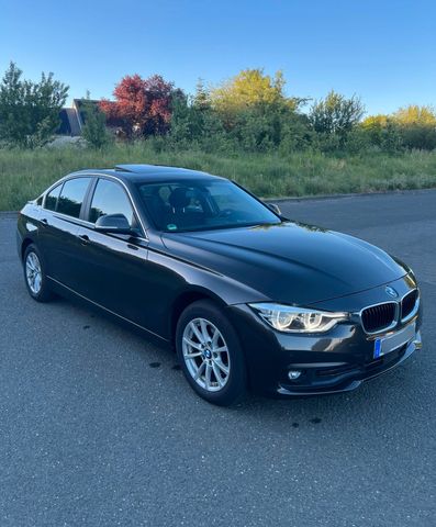 BMW BMW 320d Xdrive Glasdach+Carplay+AdLED+Hif...