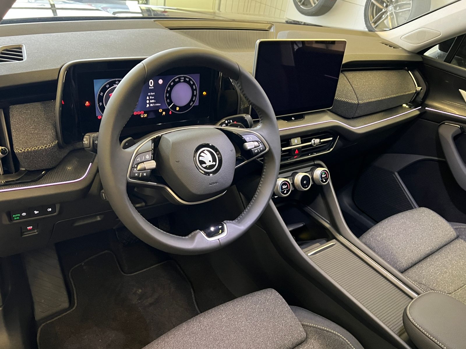Fahrzeugabbildung SKODA Kodiaq Selection 2.0 TDI DSG *AHK, 7 Sitze, Pano