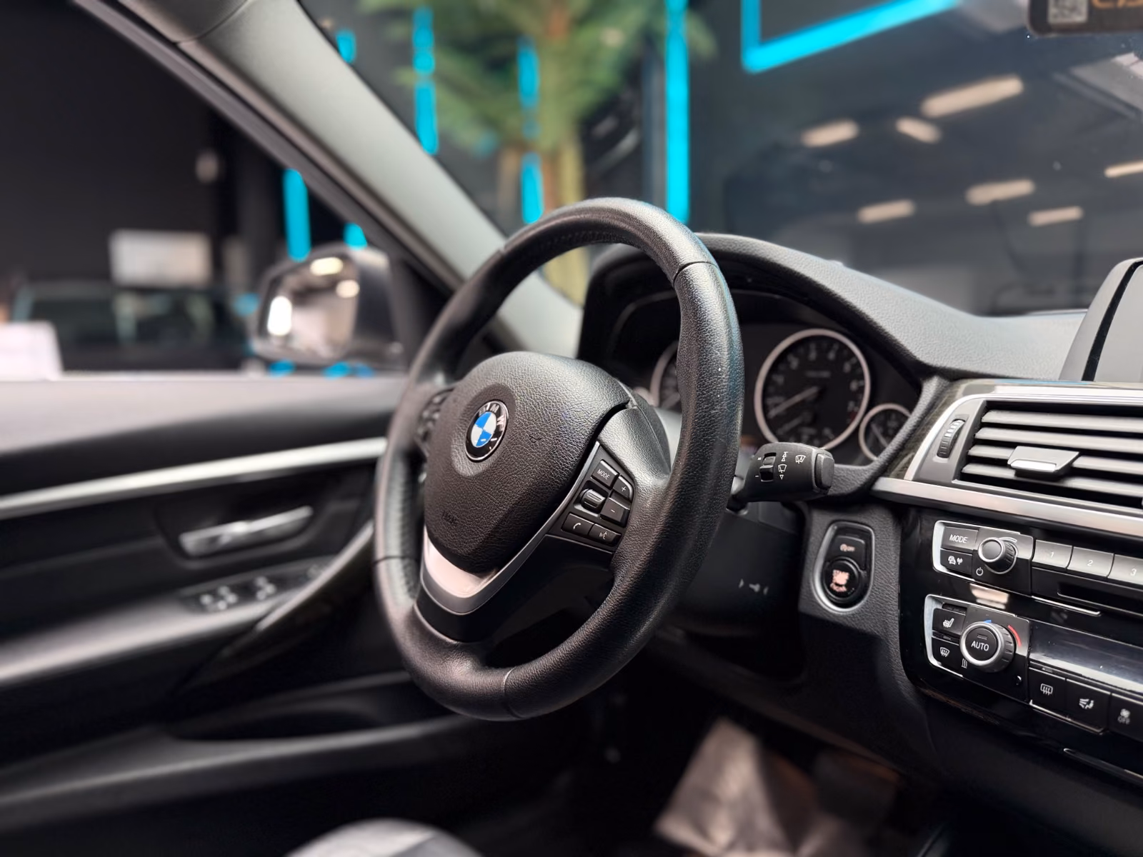 BMW 320 3 Touring 320 i xDrive Luxury Line/Volleder/