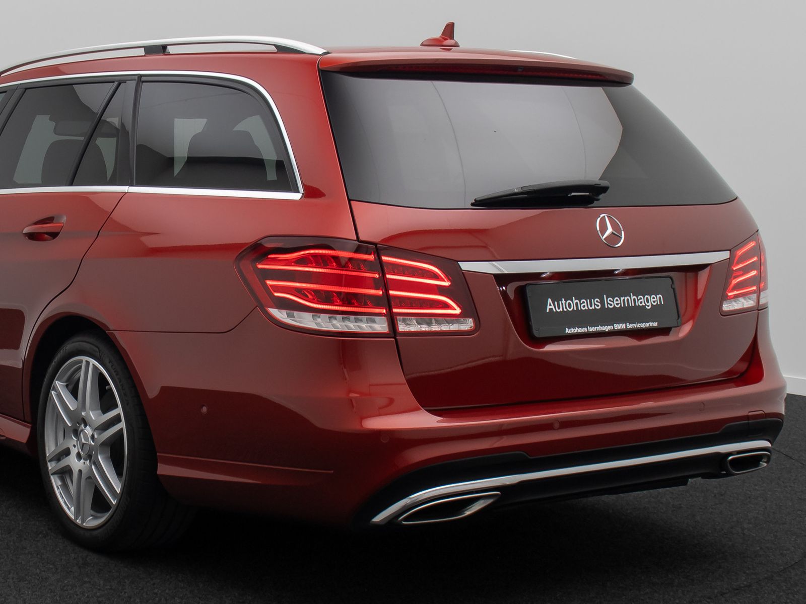 Fahrzeugabbildung Mercedes-Benz E 350 BlueTEC PDC Navi Tempomat LED Leder 18Zoll