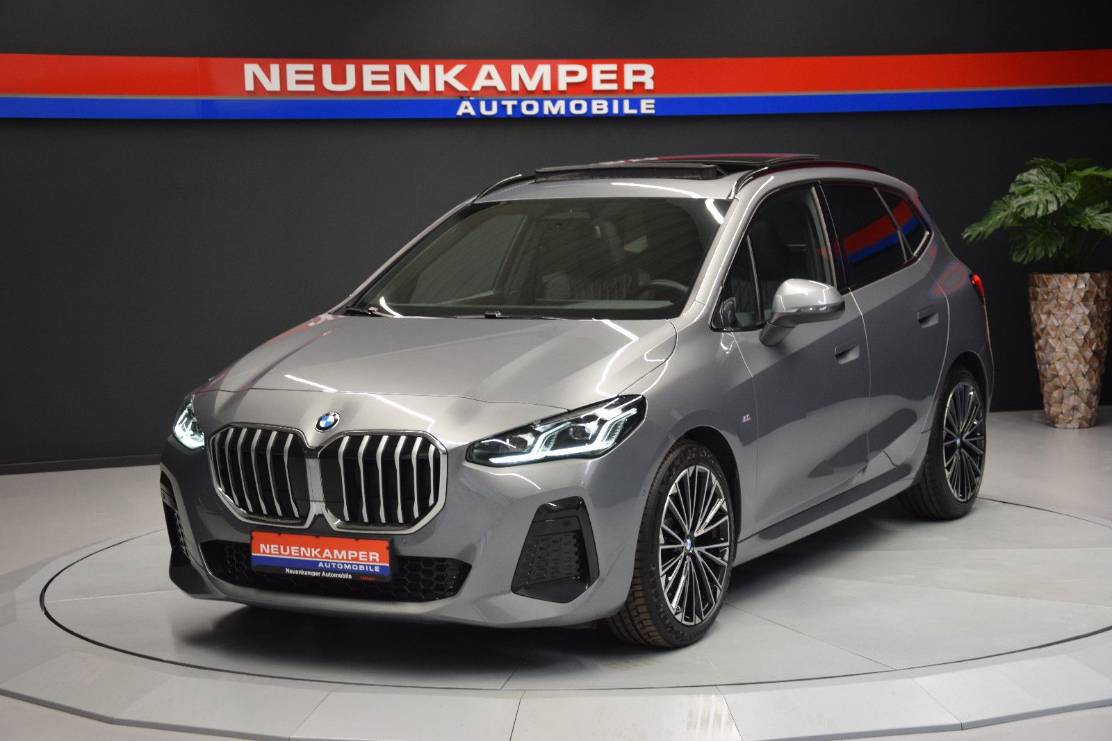 Fahrzeugabbildung BMW 218 i M Sport Active Tourer Pano Memory H K ACC