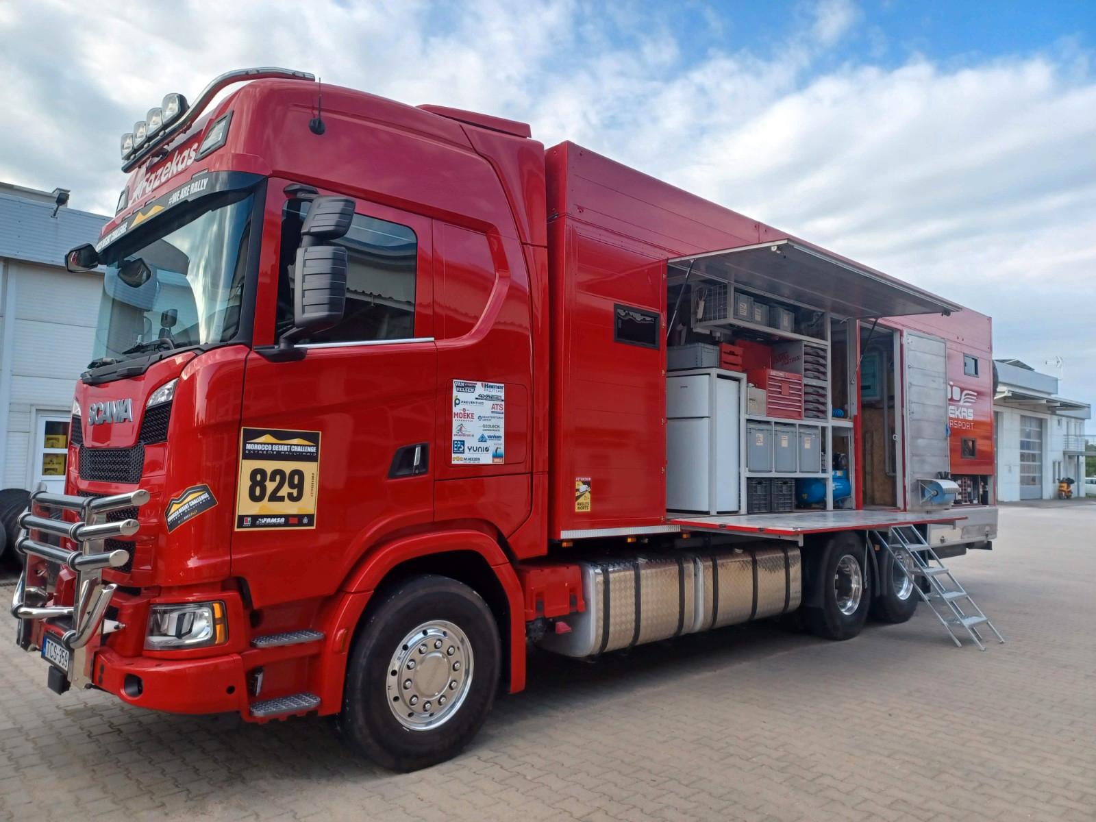 Scania R580 6X4 - DAKAR Servicetruck ausgerüstet