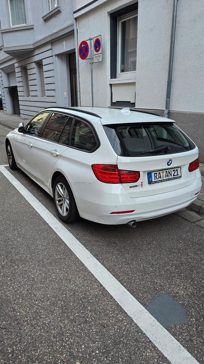 BMW 318 2014 — rear view