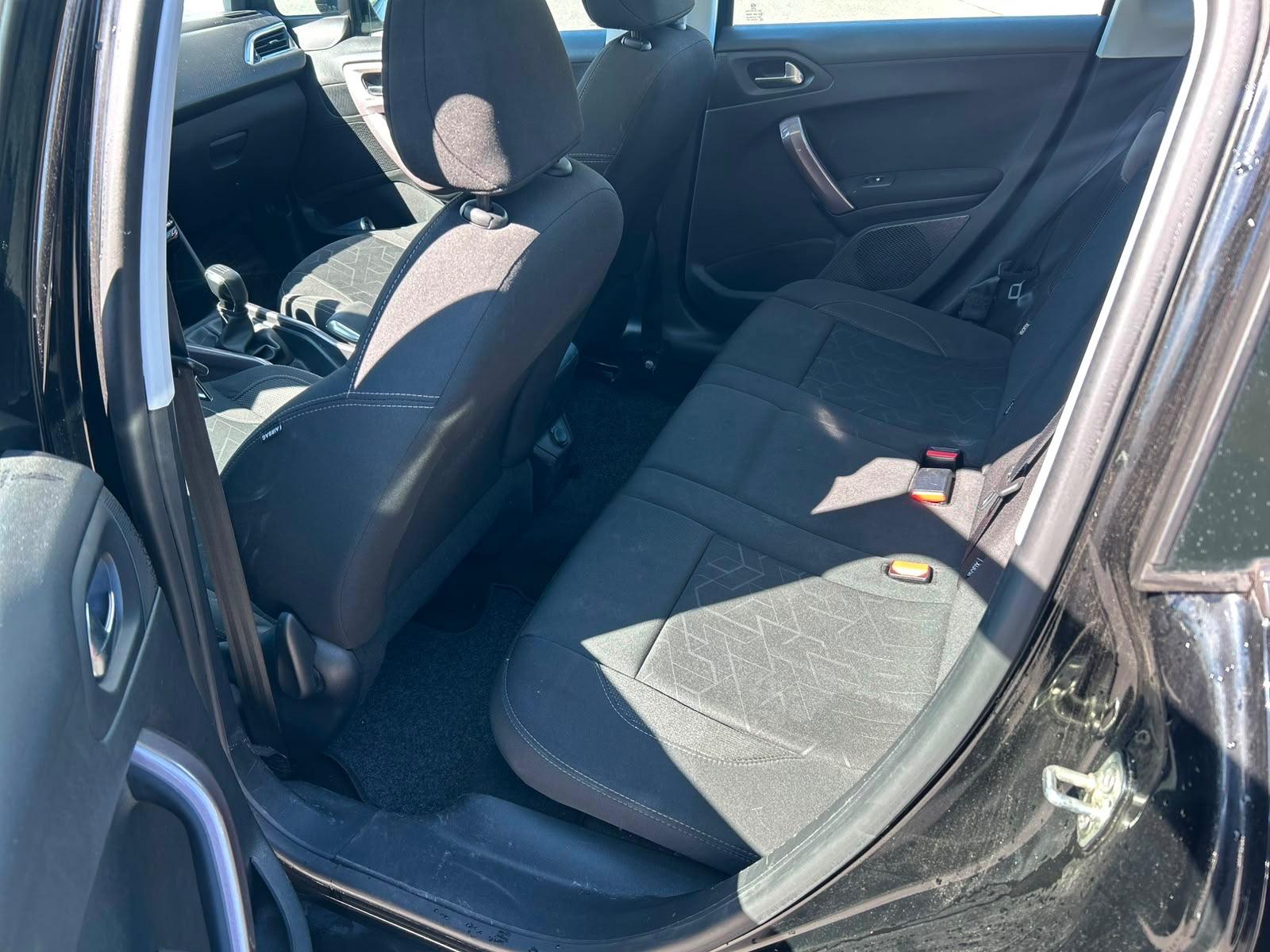 Peugeot 2008 Benziner TÜV // Au 2028***