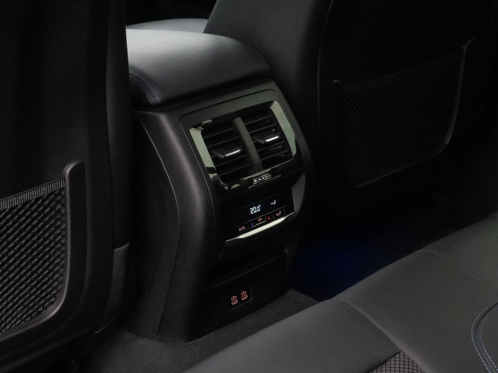Fahrzeugabbildung BMW X4 M40d Kamera HUD DAB H/K AHK Komfort 21Zoll