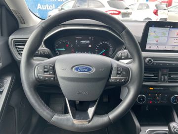 Fahrzeugabbildung Ford Focus C&C AHK, LED, Navi, Winterpaket