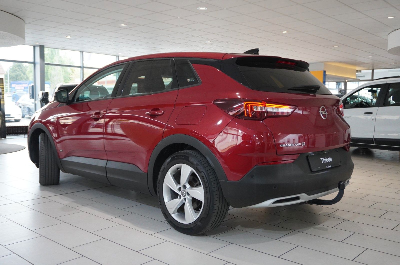 Fahrzeugabbildung Opel Grandland (X) 1.6 HYBRID ELEGAN. NAVI/KAMERA/AHK