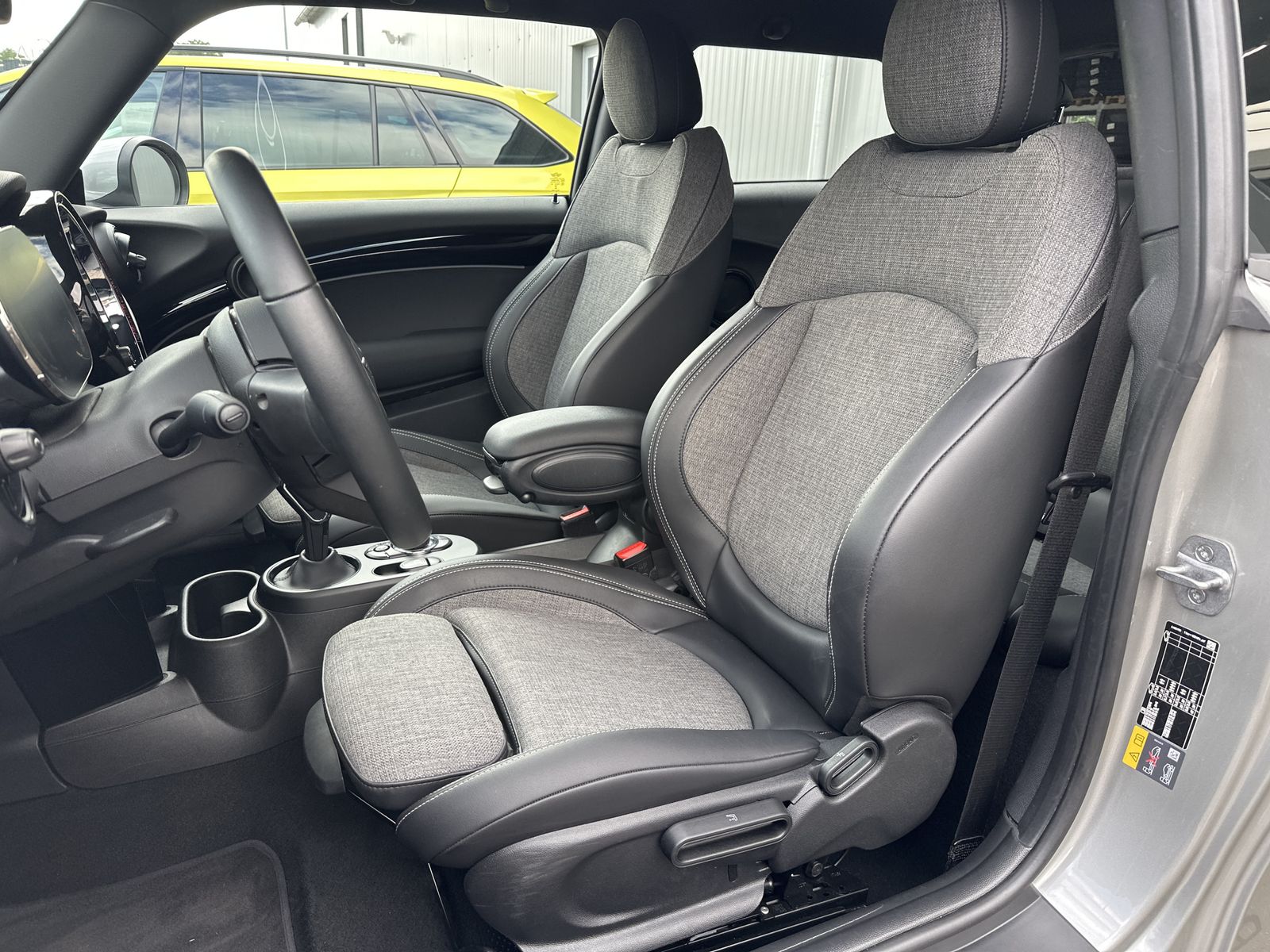 Fahrzeugabbildung MINI Cooper SE Classic-Trim NAV+LED+RÜCKFAHRKAMERA+SH