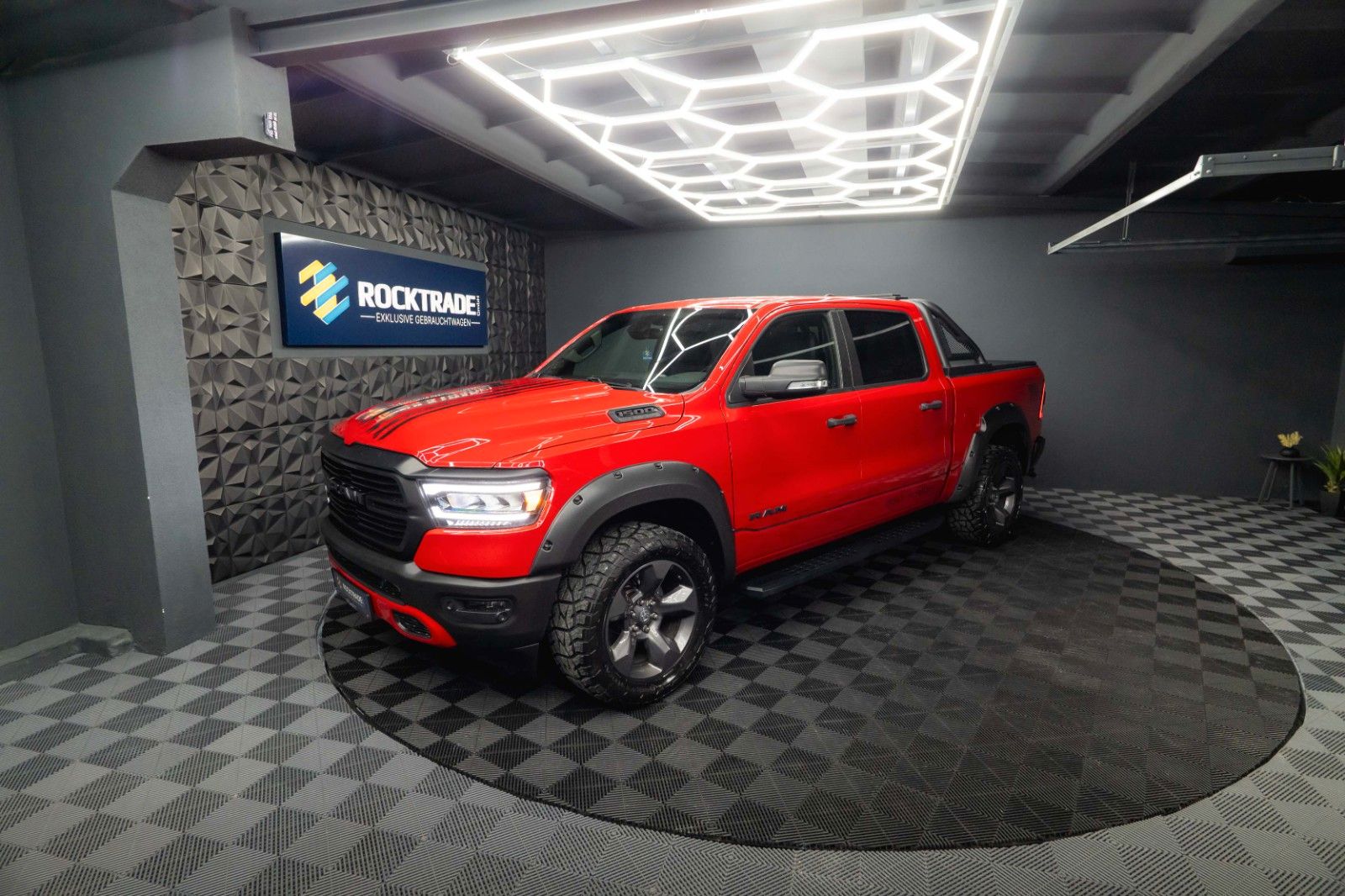 Fahrzeugabbildung Dodge RAM 5.7 V8 HEMI 4x4 Built to Serve AXLE LOCK FOX