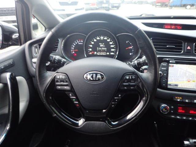 Fahrzeugabbildung Kia Ceed Spirit El. Panodach Navi Xenon Kurvenlicht