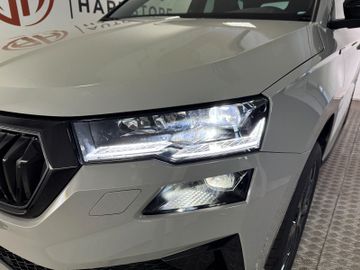 Fahrzeugbestand 27 Skoda Karoq Sportline 1.5 Matrix+AHK+Panodach+Kamera