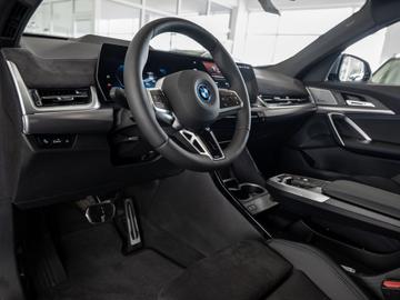 2026 BMW IX2 缩略图 29