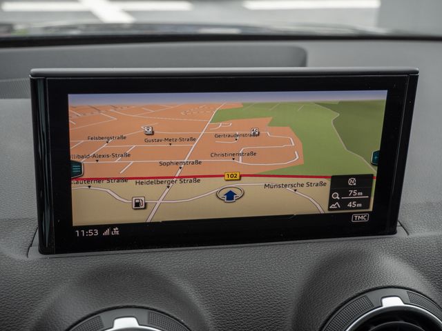 Q2 35 TFSI S tronic PDC SHZ KAMERA NAVI LED
