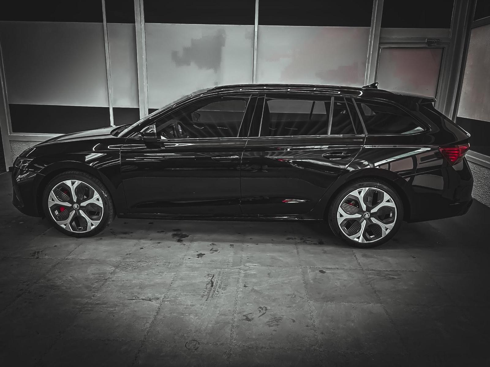 Skoda Octavia Combi 2.0 TSI DSG AHK PANO SHZ MATRIX...