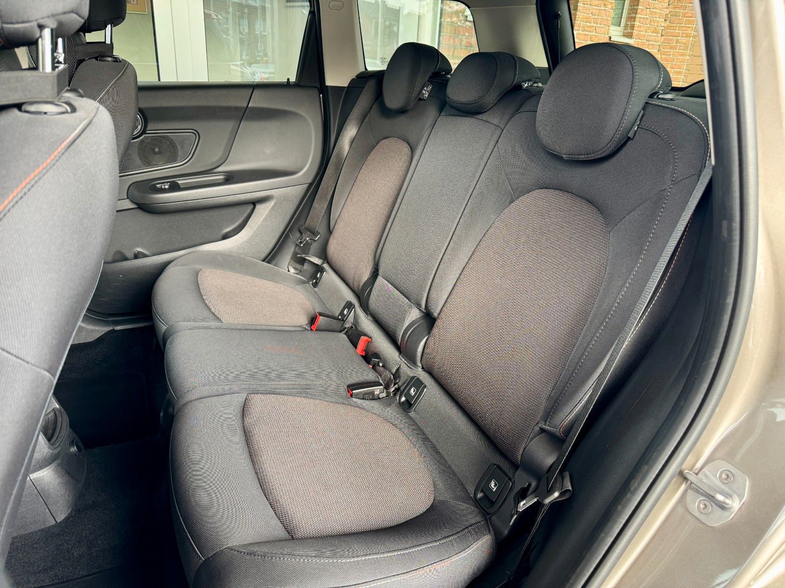 Fahrzeugabbildung MINI Cooper Countryman Autom. Navi/Panorama/1.Hand