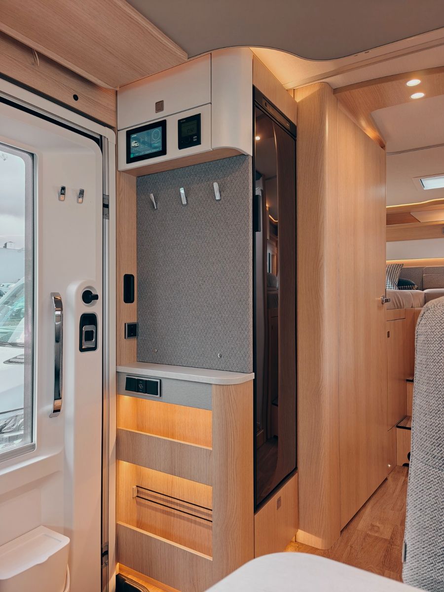 Fahrzeugabbildung HYMER / ERIBA / HYMERCAR B-KLASSE MC T 680 - AUS ERSTBESITZ