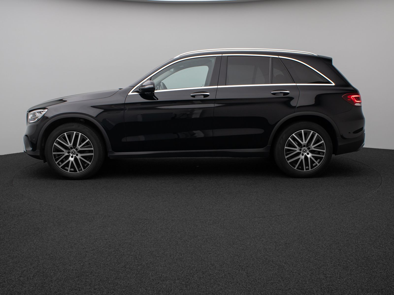 Fahrzeugabbildung Mercedes-Benz GLC 300 4Matic 9G-TRONIC Standhzg PDC LED AHK