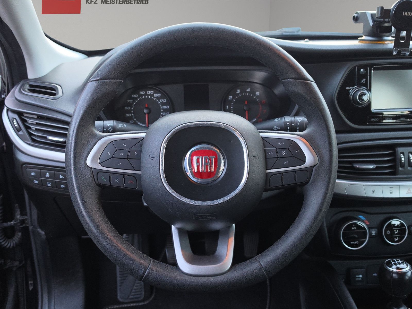 Fahrzeugabbildung Fiat Tipo Street NAVI SHZ PDC