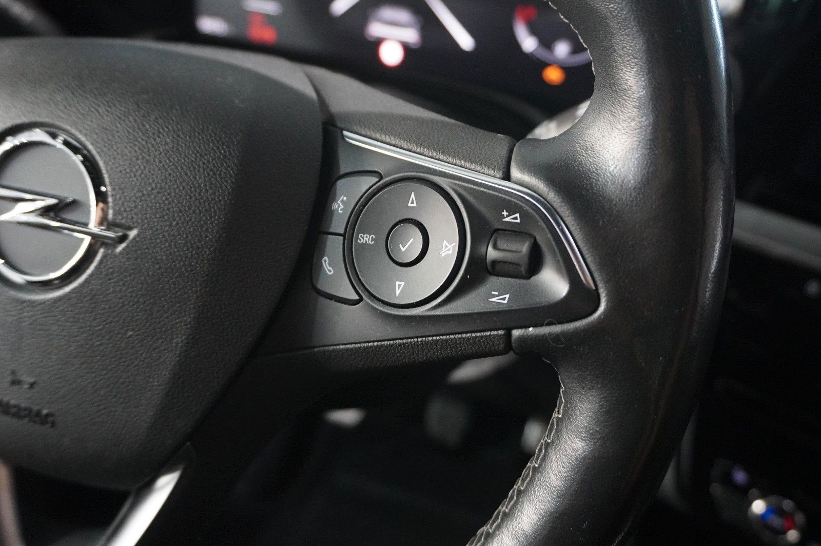 Fahrzeugabbildung Opel Mokka 1.2 Ultimate AHK/NAVI/SHZ/KAMERA/ACC/18"AL