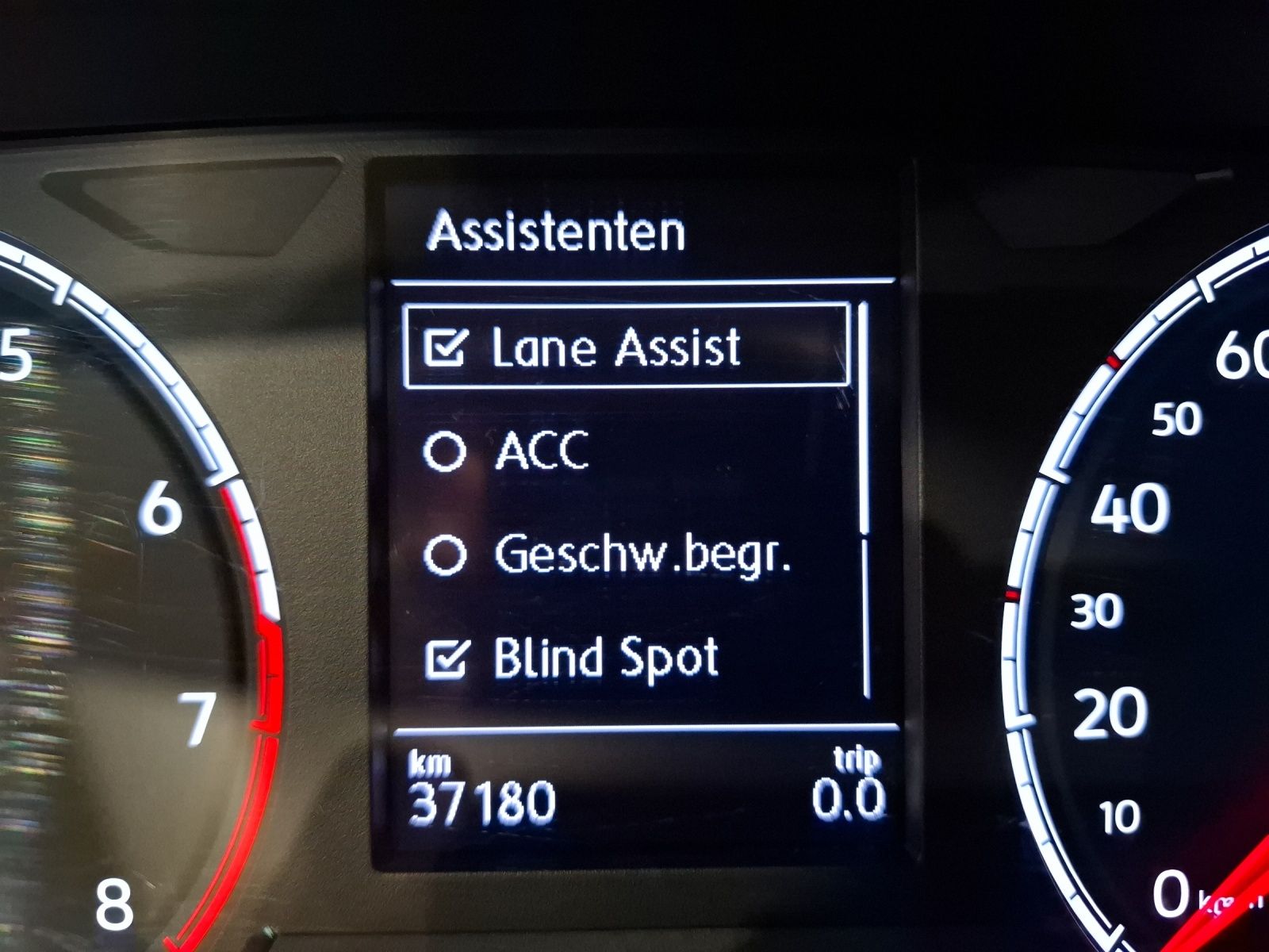 Fahrzeugabbildung Volkswagen T-Cross TSI Life AHK Navi ACC PDC SH 17"