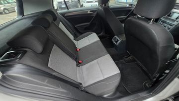 Volkswagen Golf - 11