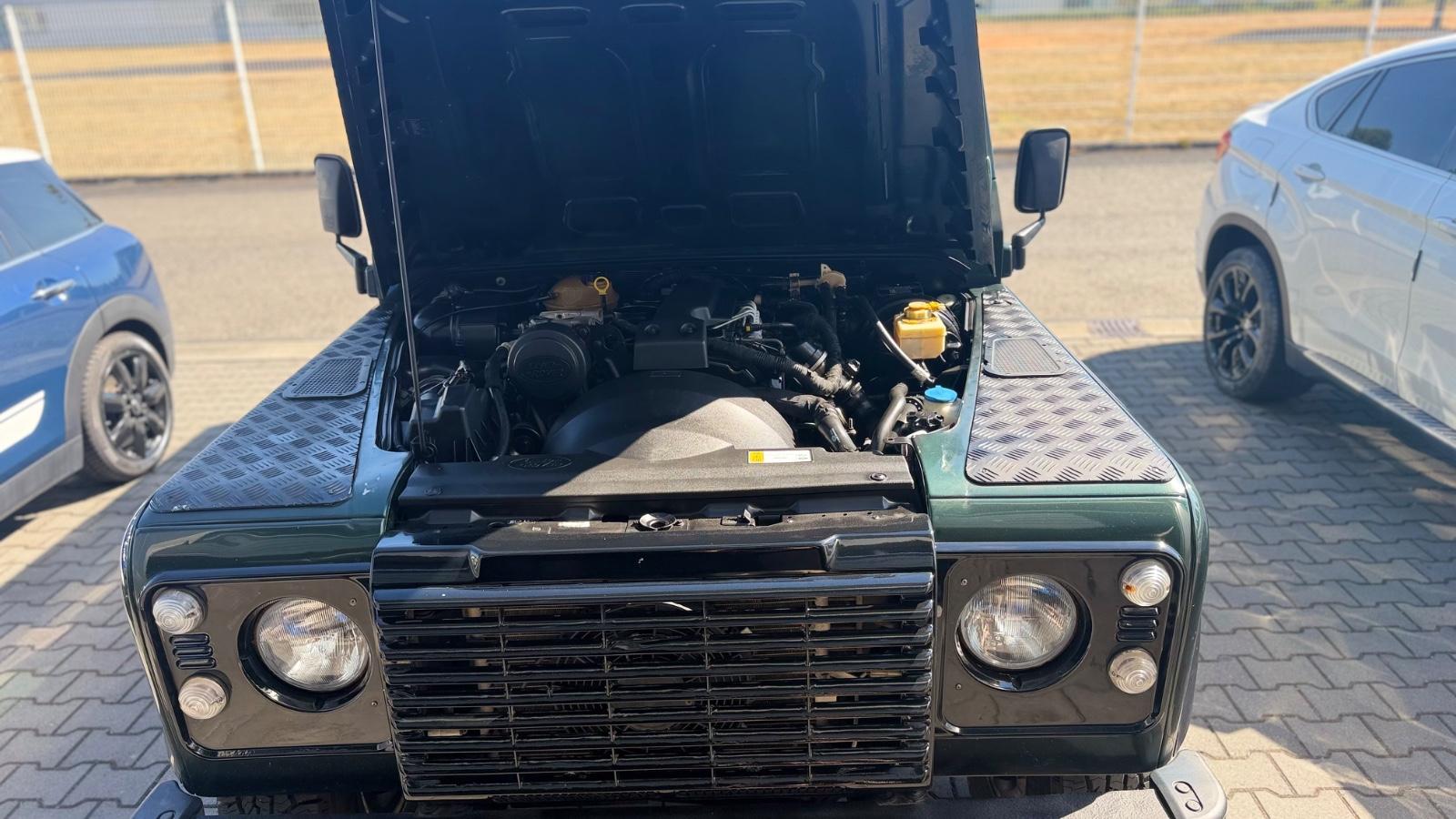 Land Rover Defender 110 Station Wagon 2.4 TD4 | 122 ch | BVM | Sièges sport chauffants | Attelage | Pare-brise chauffant | Jantes alliage