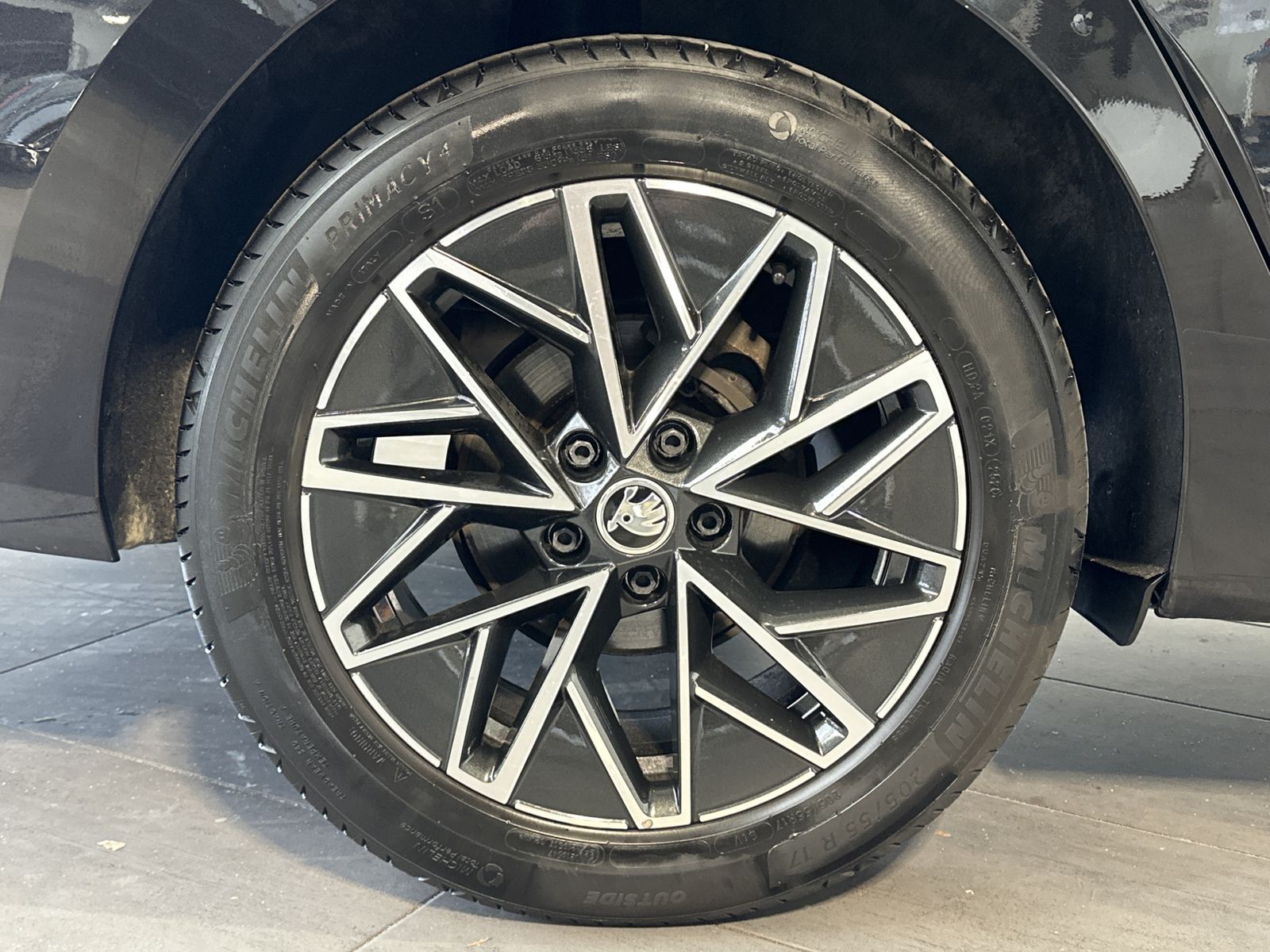 Fahrzeugabbildung SKODA Octavia Combi 2.0 TDI DSG Ambition NAV+LED+PANO