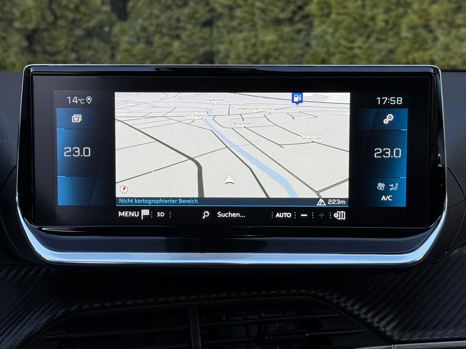 Fahrzeugabbildung Peugeot 2008 1.5 BlueHDI Allure Pack LED+NAV+SHZ+KAM+DAB