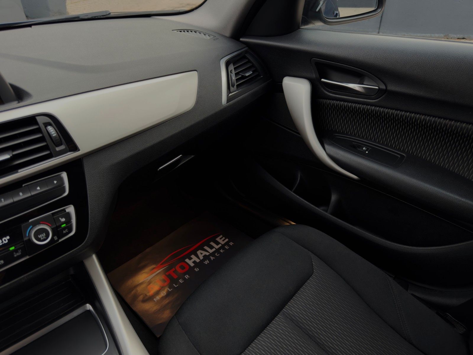 Fahrzeugabbildung BMW 118i Advantage SHZ PDC LED 2Z-Klima Tempomat