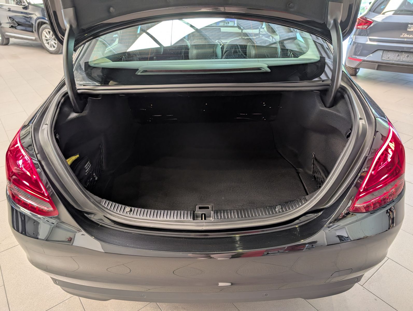 Fahrzeugabbildung Mercedes-Benz C 180 d lim. LED Burmester SHZ Park-Paket Keyles