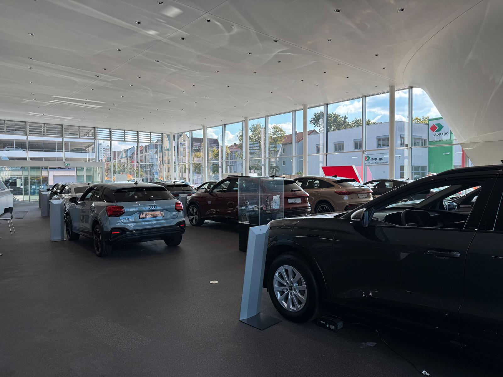 showroom-image-top