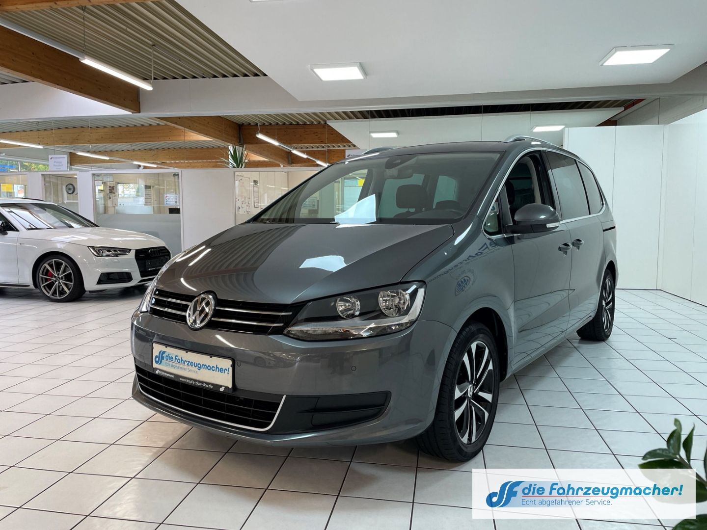 Fahrzeugabbildung Volkswagen Sharan United 2,0TDi 7.Sitzer Navi ACC El. Schie