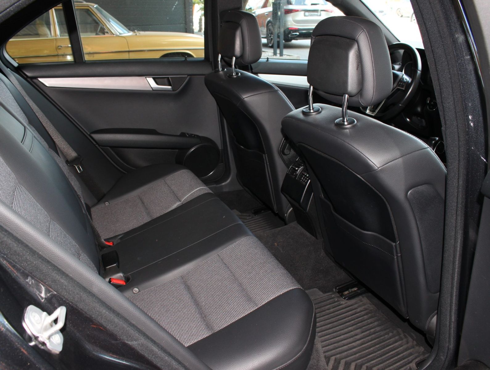 Fahrzeugabbildung Mercedes-Benz C 200 CGI BE AMG Line COMAND+HARMAN KARDON+GSD