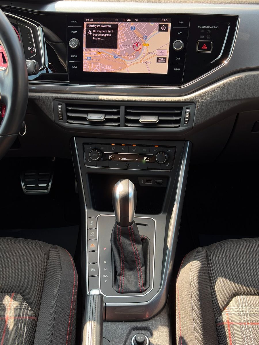 Fahrzeugabbildung Volkswagen Polo VI GTI 2.0 TSI DSG KW ACC PDC SHZ CarPlay