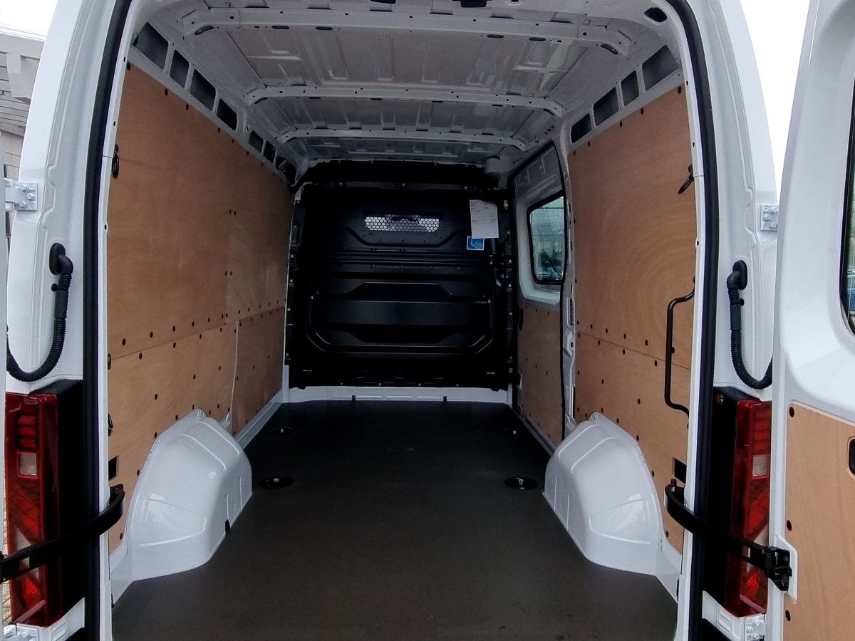 Fahrzeugabbildung Renault Master Kasten FWD extra L2H2 3,5t Blue dCi 150