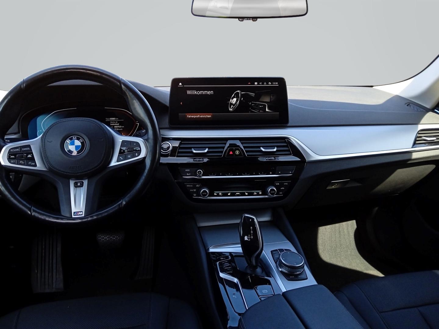 BMW 530 d xDrive Tour+HUD+KAMERA+ACC+AHK+LENKRADHZG+