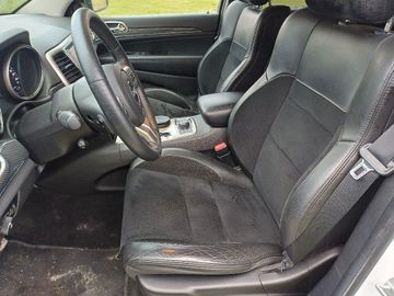 Jeep Grand Cherokee - 12