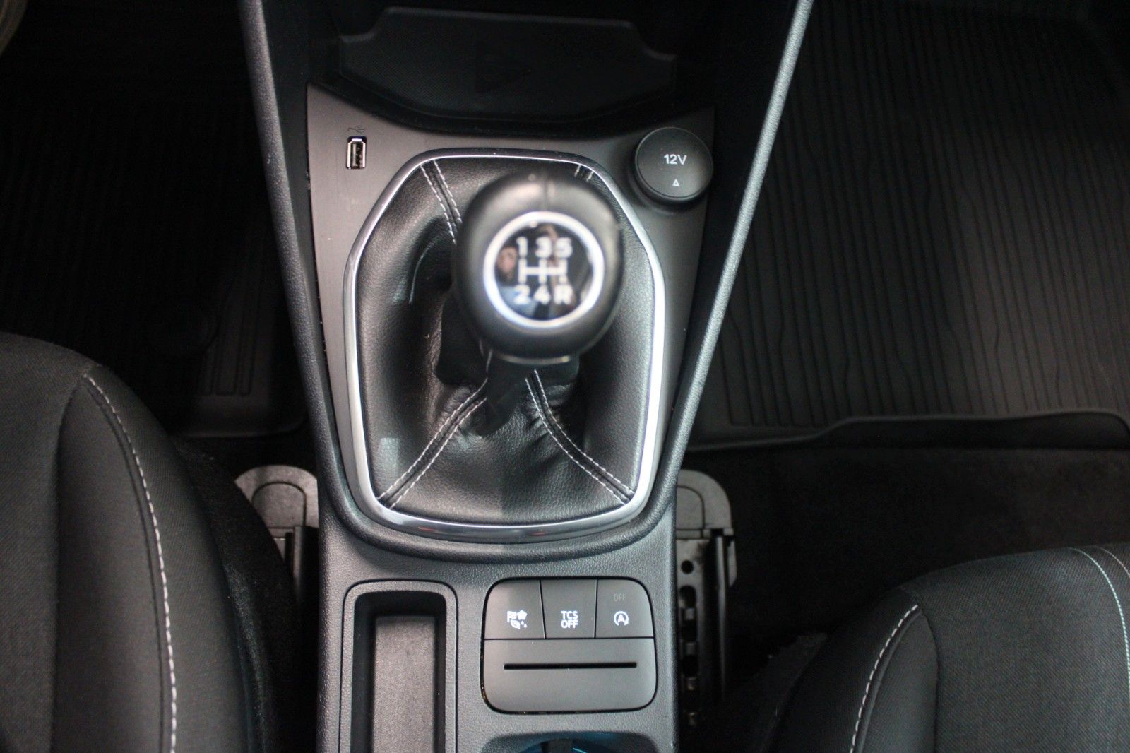 Fahrzeugabbildung Ford Fiesta Cool & Connect 5-T LED KLIMA WinterPaket